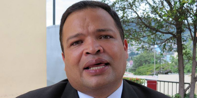 Jari Dixon: Por la venta de credenciales los partidos pequeños no deben integrar las MER Jari Dixon: Por la venta de credenciales los partidos pequeños no deben integrar las MER