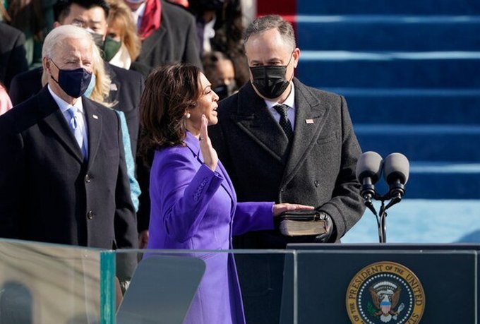 Kamala Harris hace historia al jurar como vicepresidenta de Estados Unidos Kamala Harris hace historia al jurar como vicepresidenta de Estados Unidos
