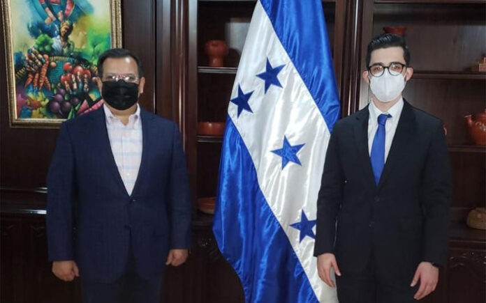 Juramentan a Eduardo Quan Cruz como nuevo consejero propietario de Banhprovi