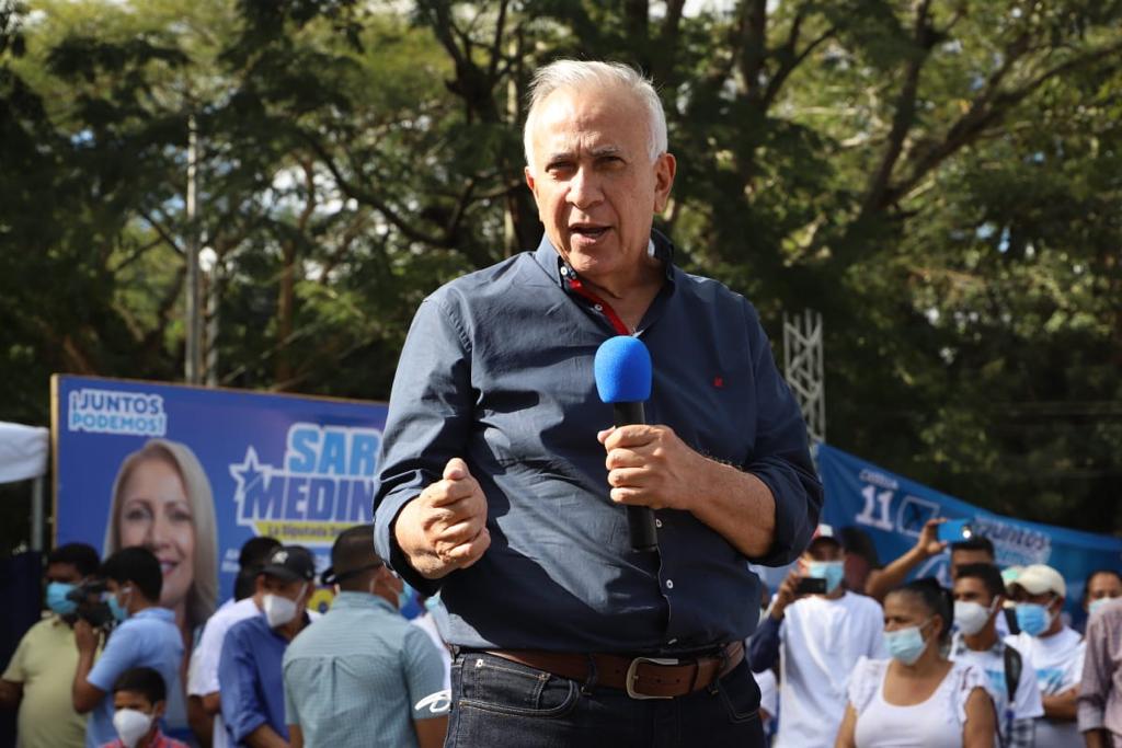 Mauricio Oliva: “Jóvenes, el eje de transformación no es la confrontación, por eso no voy a alimentar el odio y división en el país” Mauricio Oliva: “Jóvenes, el eje de transformación no es la confrontación, por eso no voy a alimentar el odio y división en el país”