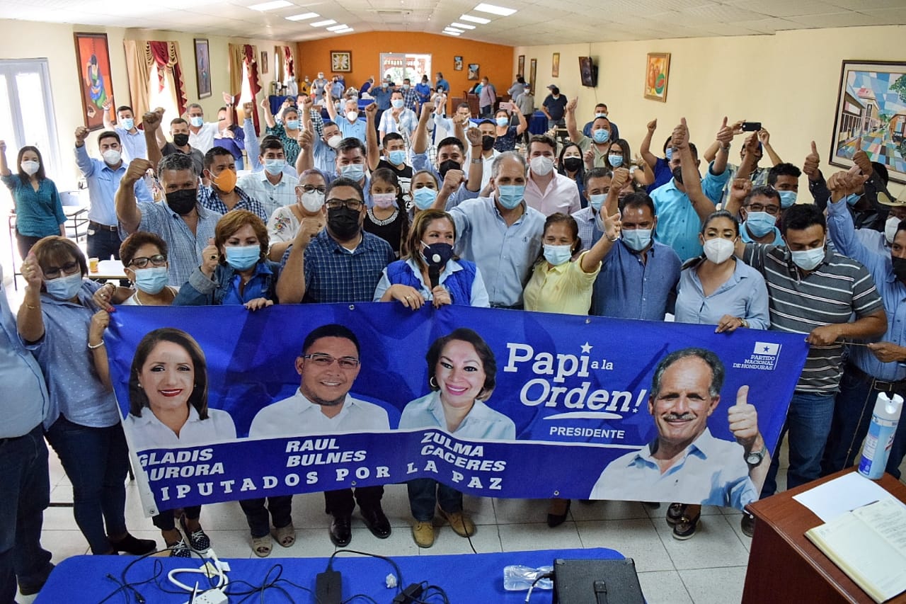 “Mis compromisos los pueden comprobar con hechos y resultados”, asegura Papi a la Orden en La Paz “Mis compromisos los pueden comprobar con hechos y resultados”, asegura Papi a la Orden en La Paz