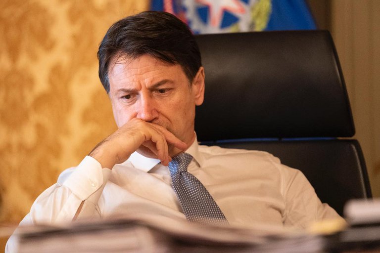Renuncia el primer ministro Giuseppe Conte e Italia entra en otro período de incertidumbre Renuncia el primer ministro Giuseppe Conte e Italia entra en otro período de incertidumbre