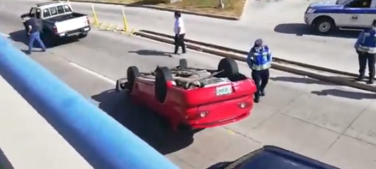 ¡Varios lesionados! deja  accidente tipo volcamiento  frente al  Aeropuerto  Toncontín