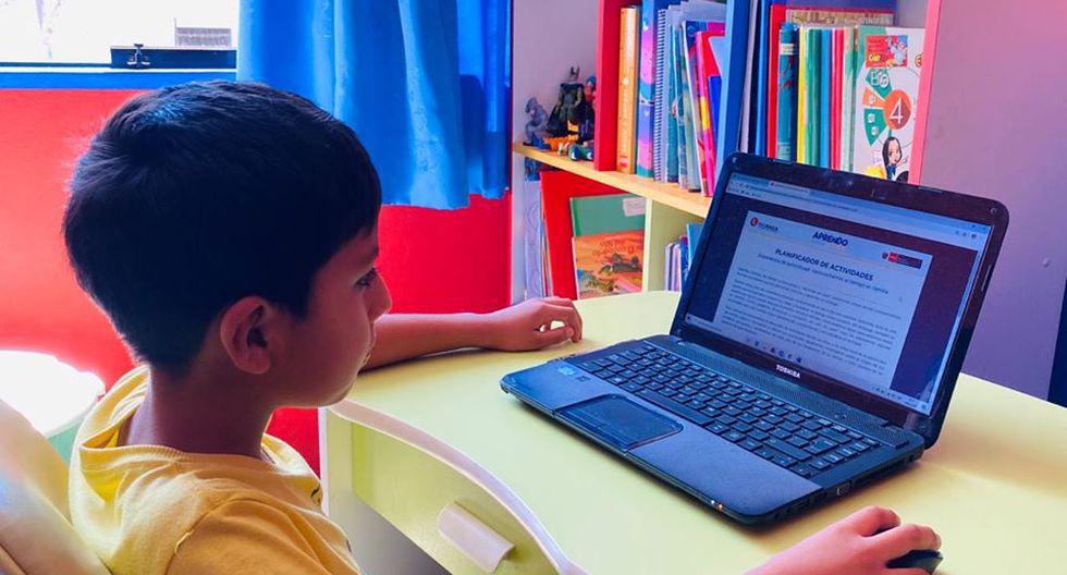 «Padres de familia acarrean altos costos en tecnología con el sistema de educación virtual»: Andrés Martínez «Padres de familia acarrean altos costos en tecnología con el sistema de educación virtual»: Andrés Martínez