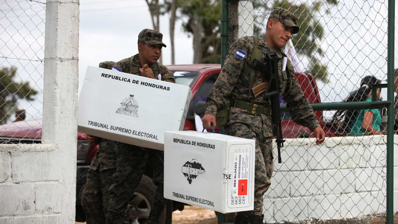 FFAA trasladan 70% de las maletas electorales para los comicios primarios del domingo 