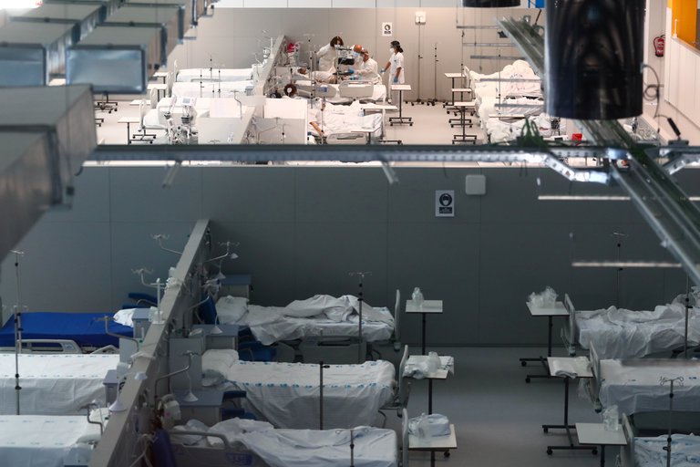 Expertos aseguran que la tercera ola de Coronavirus llegó a España