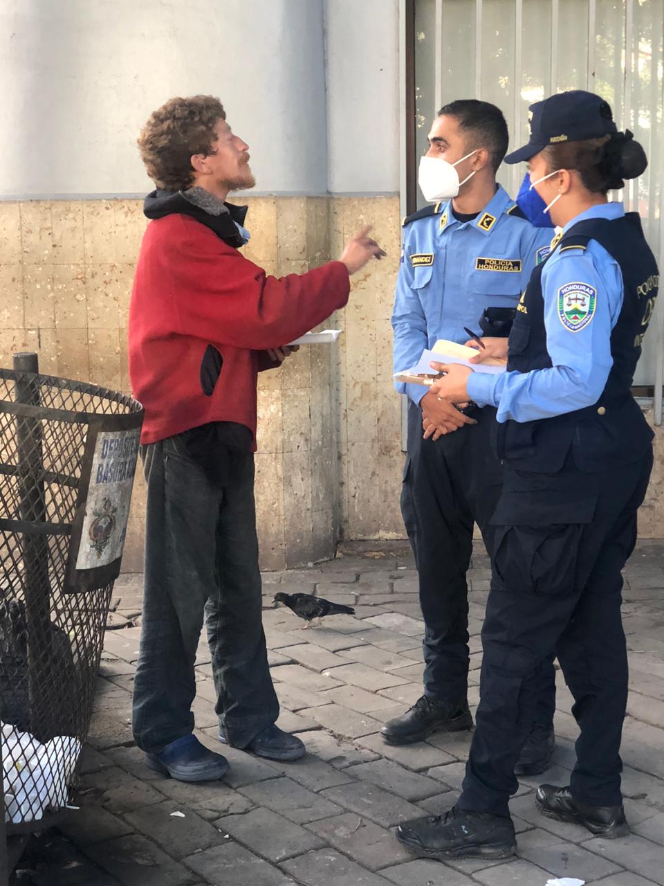 Rescatan Británico que vivía como mendigo en las calles de Tegucigalpa, luego que una hondureña lo dejará sin nada Rescatan Británico que vivía como mendigo en las calles de Tegucigalpa, luego que una hondureña lo dejará sin nada