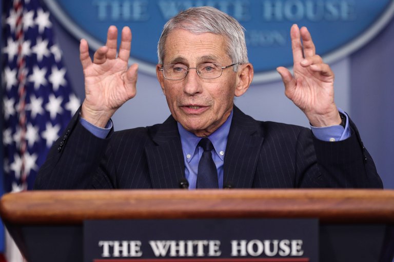 Variante Ómicron no ha demostrado ser más peligrosa que la Delta según Anthony Fauci