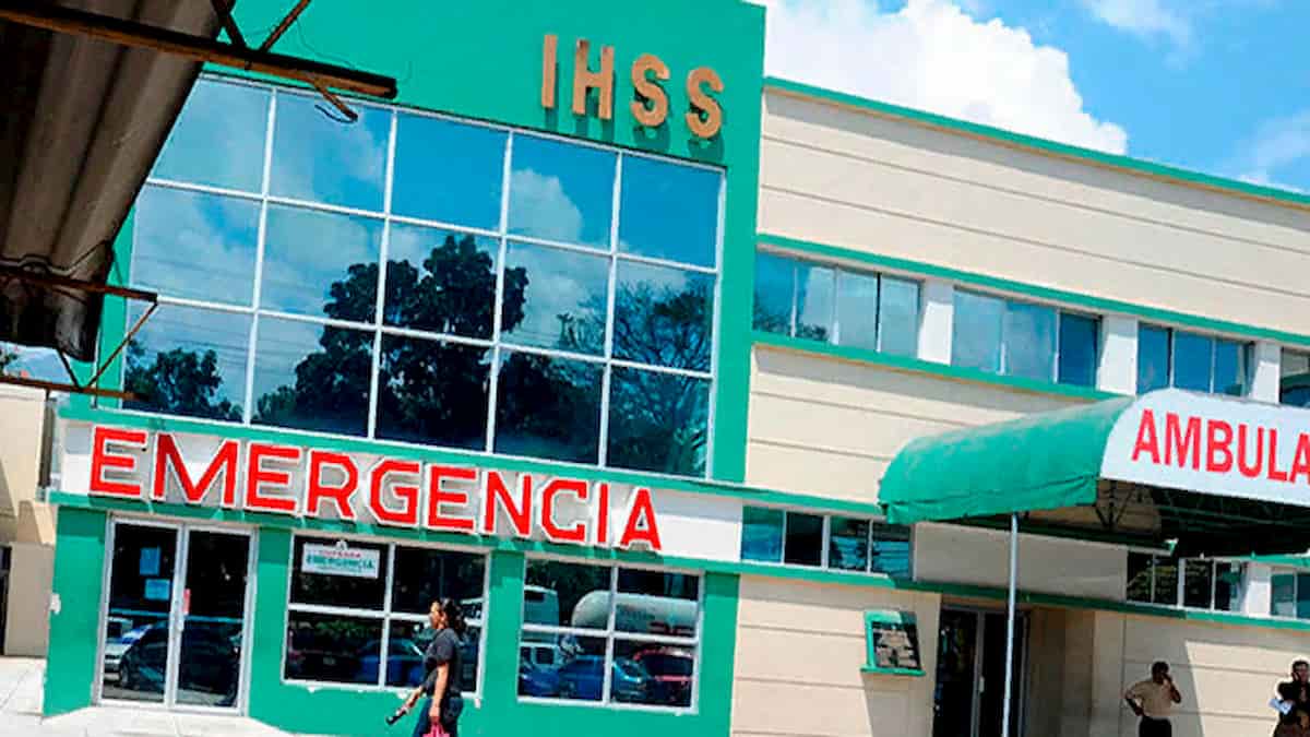 Colapsada sala de UCI del IHSS en SPS no hay cupo para atender pacientes por Covid-19 Colapsada sala de UCI del IHSS en SPS no hay cupo para atender pacientes por Covid-19