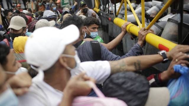 México pide a Honduras prevenir ‘nuevos desplazamientos’ de caravana migrante México pide a Honduras prevenir ‘nuevos desplazamientos’ de caravana migrante