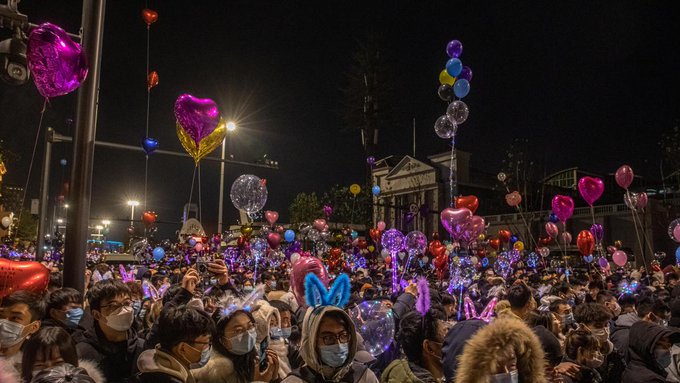 Wuhan la ciudad que dio a conocer el covid-19  recibe el 2021 con celebraciones masivas en las calles