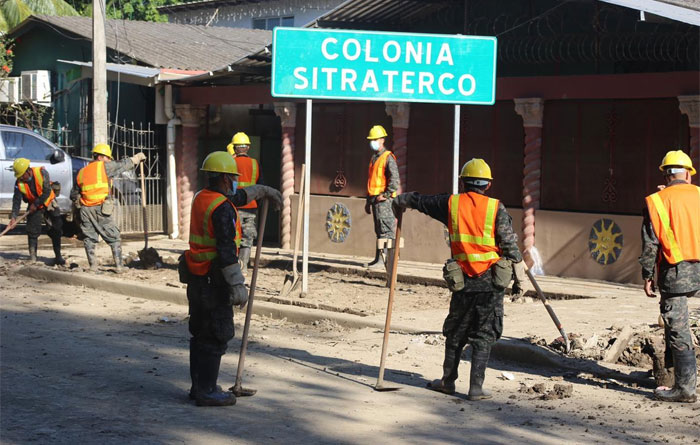 Presidente Hernández supervisa labores de limpieza en la colonia Sitraterco de La Lima, Cortés Presidente Hernández supervisa labores de limpieza en la colonia Sitraterco de La Lima, Cortés