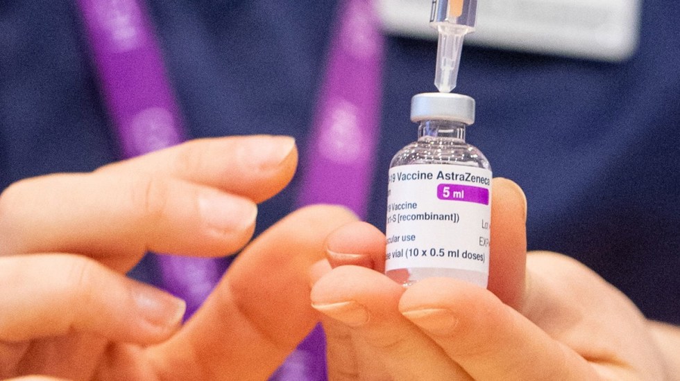 Italia aprueba la vacuna de AstraZeneca para mayores de 18 años Italia aprueba la vacuna de AstraZeneca para mayores de 18 años