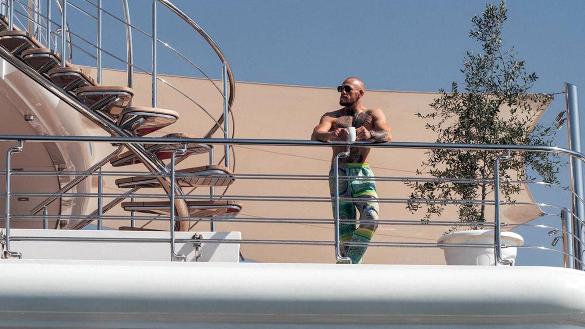 El increíble yate en el que llegó Conor McGregor a Abu Dhabi El increíble yate en el que llegó Conor McGregor a Abu Dhabi
