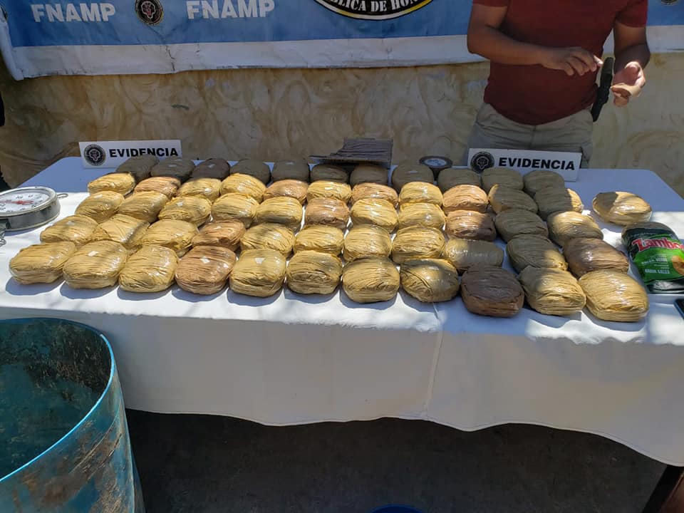 En posesión de 100 libras de marihuana capturan a dos sujetos en Comayagua