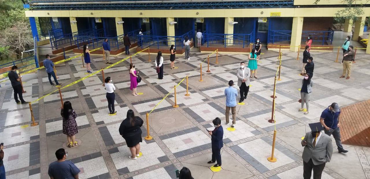 En medio de la segunda ola por Covid-19 UNAH entrega títulos a universitarios