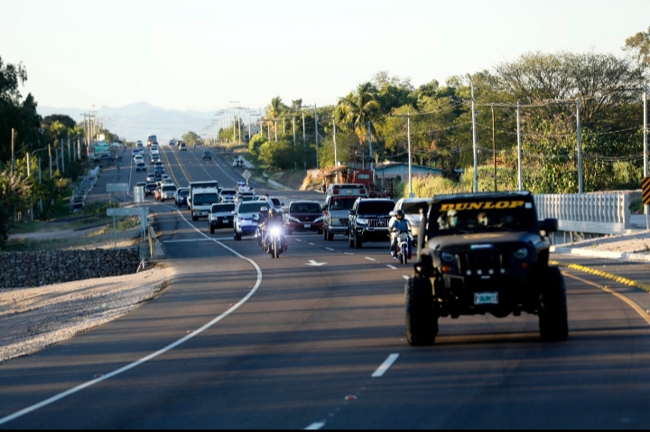 Presidente Hernández: «Dicho y hecho, aquí está terminado este tramo al servicio del pueblo hondureño» Presidente Hernández: «Dicho y hecho, aquí está terminado este tramo al servicio del pueblo hondureño»