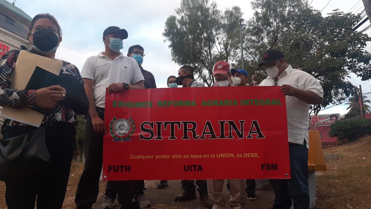 SITRAINA realiza protesta exigiendo un reajuste salarial de 1100 lempiras