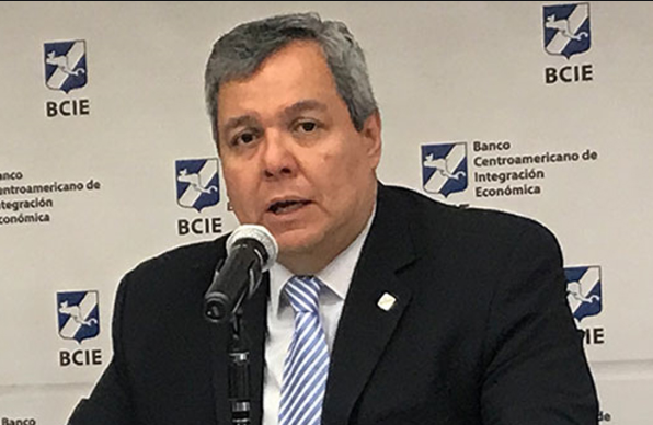 Tras vencer la covid-19 el presidente del BCIE anuncia préstamo de $26 millones para la compra de la vacuna. Tras vencer la covid-19 el presidente del BCIE anuncia préstamo de $26 millones para la compra de la vacuna.