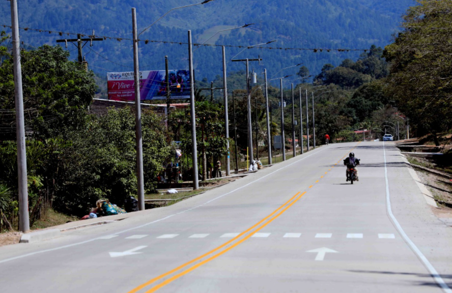 Presidente Hernández supervisa avances de carretera entre El Paraíso y Tegucigalpa Presidente Hernández supervisa avances de carretera entre El Paraíso y Tegucigalpa
