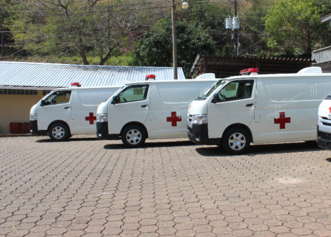 Salud recibe ocho ambulancias de parte de Japón