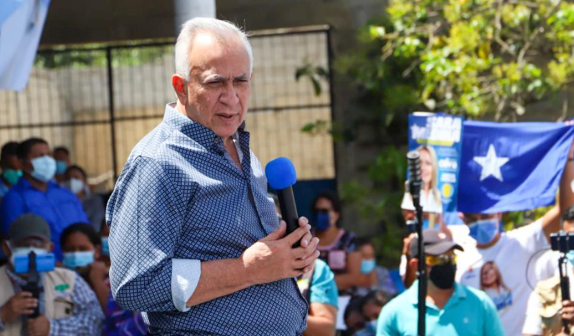 Mauricio Oliva: “Yo no les ofrezco calzado, les ofrezco la inteligencia de mis amigos” Mauricio Oliva: “Yo no les ofrezco calzado, les ofrezco la inteligencia de mis amigos”