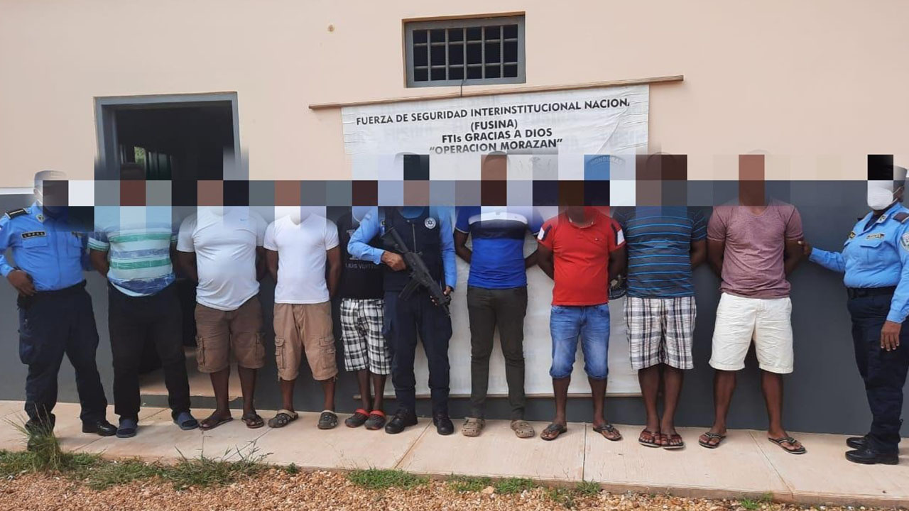 Por pesca ilegal de escualos de tiburón, detienen a 8 ciudadanos en Puerto Lempira