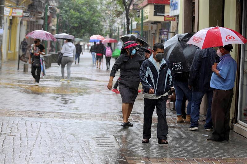 Nuevo frente frío dejará lluvias en todo el país, informa Cenaos Nuevo frente frío dejará lluvias en todo el país, informa Cenaos