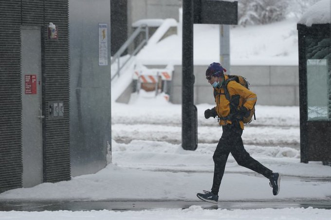 Tormenta invernal deja sin electricidad a noroeste de EEUU