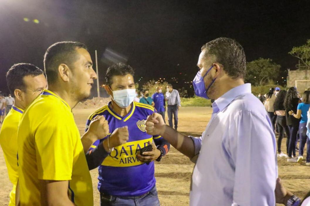 Con gestiones de David Chávez y apoyo del presidente Hernández, inauguran alumbrado de cancha de La Alemán Con gestiones de David Chávez y apoyo del presidente Hernández, inauguran alumbrado de cancha de La Alemán