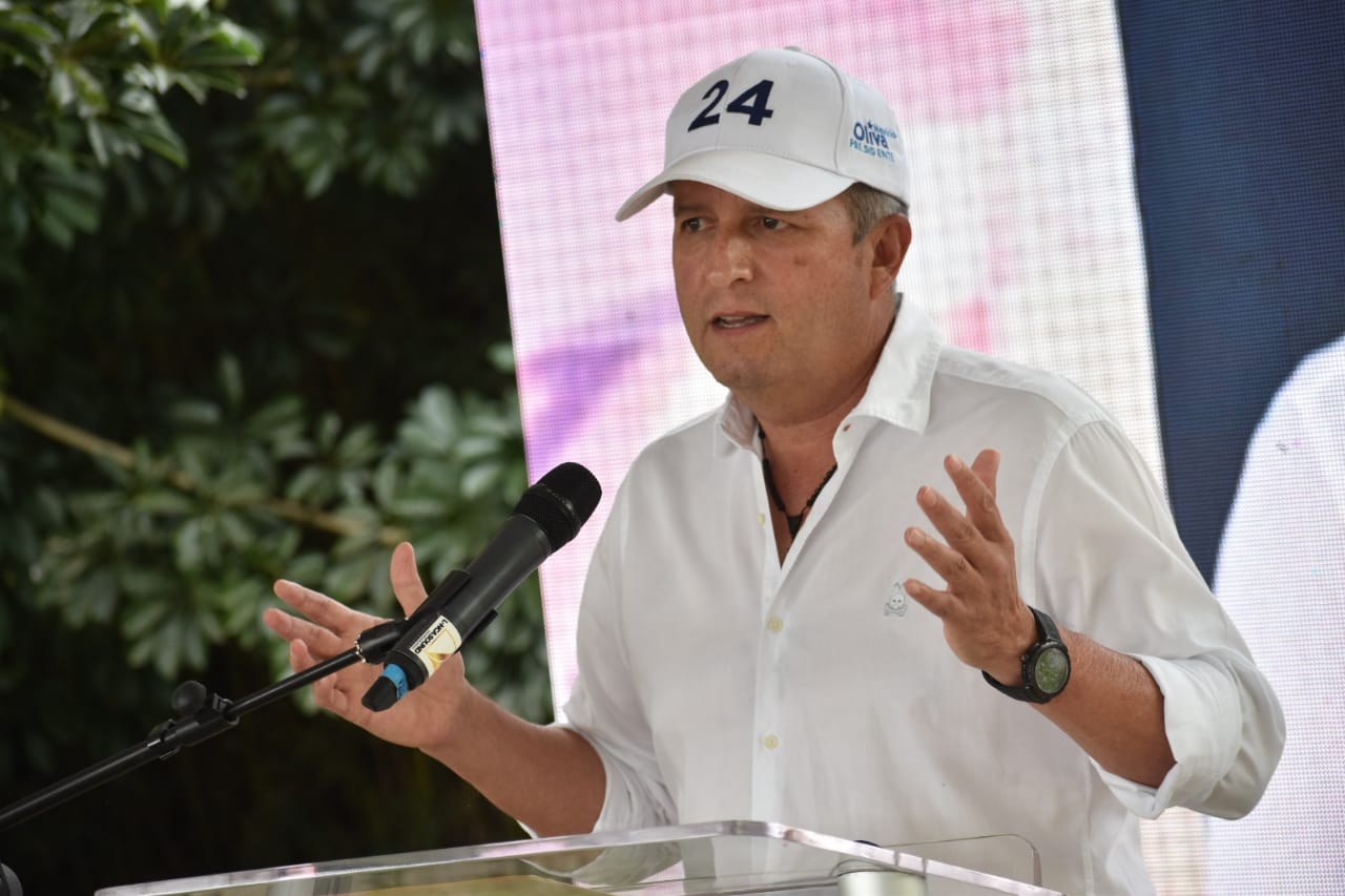 Ricardo Álvarez: «En el gobierno de Mauricio Oliva vamos a tocar las puertas en China, Japón, Alemania y España para que su café sea vendido a buen precio» Ricardo Álvarez: «En el gobierno de Mauricio Oliva vamos a tocar las puertas en China, Japón, Alemania y España para que su café sea vendido a buen precio»