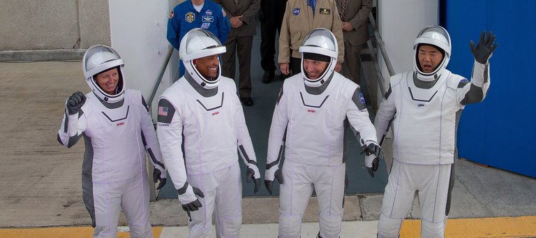 Astronautas de la EEI sobrevolarán el estadio del Super Bowl en Florida