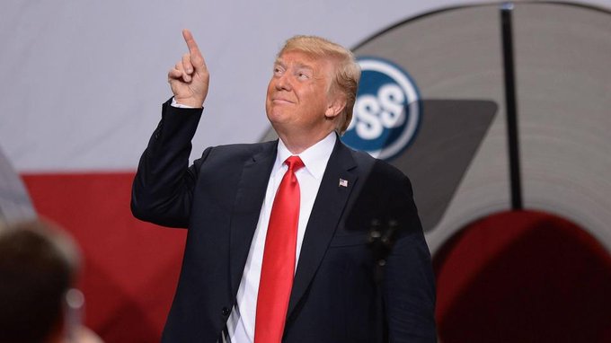 Tras ser absuelto, Trump denuncia una “caza de brujas”