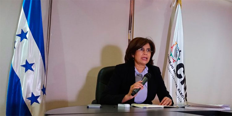 Rixi Moncada suspende hoy abruptamente sesión del CNE Rixi Moncada suspende hoy abruptamente sesión del CNE