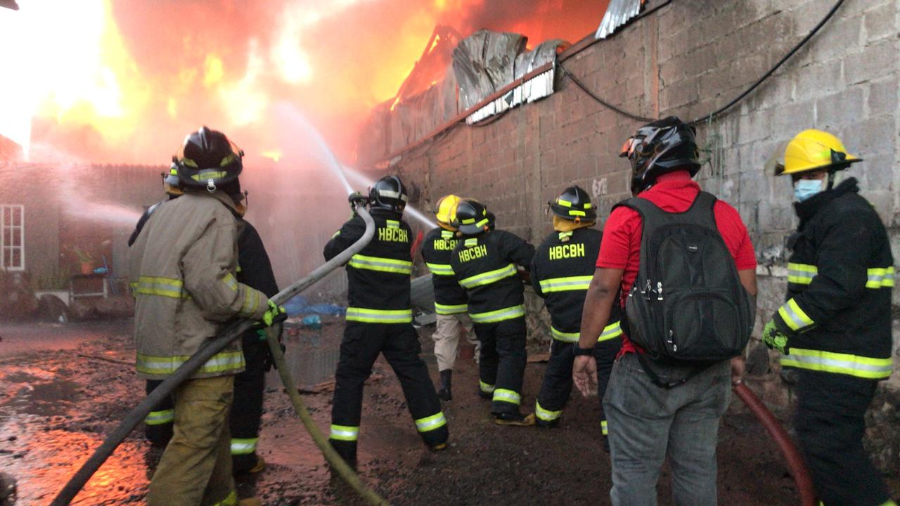 Pánico y zozobra provocó gigantesco incendio en Comayagüela