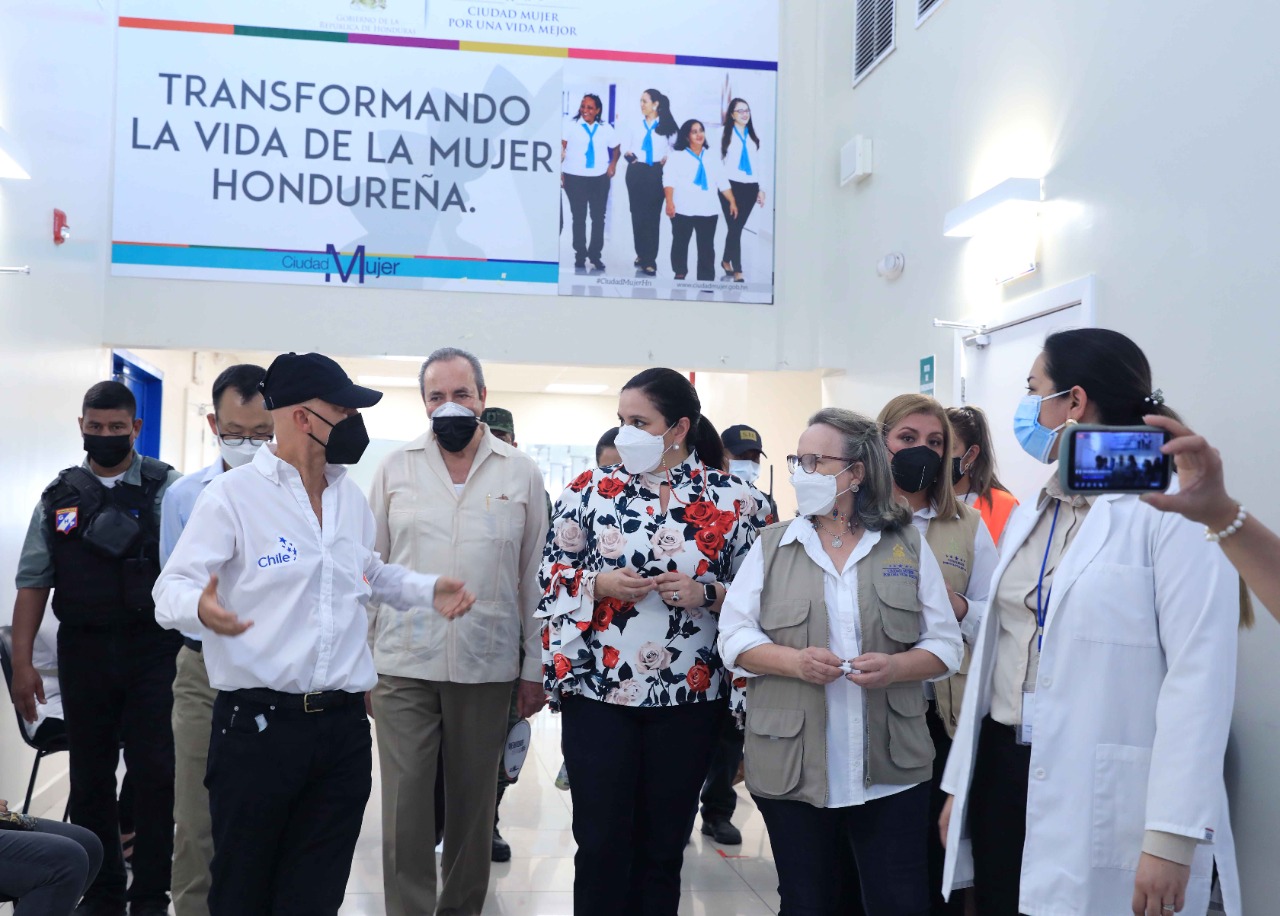 Gobierno entrega capital semilla y equipos a 100 migrantes retornados y 100 beneficiarias de Ciudad Mujer Gobierno entrega capital semilla y equipos a 100 migrantes retornados y 100 beneficiarias de Ciudad Mujer