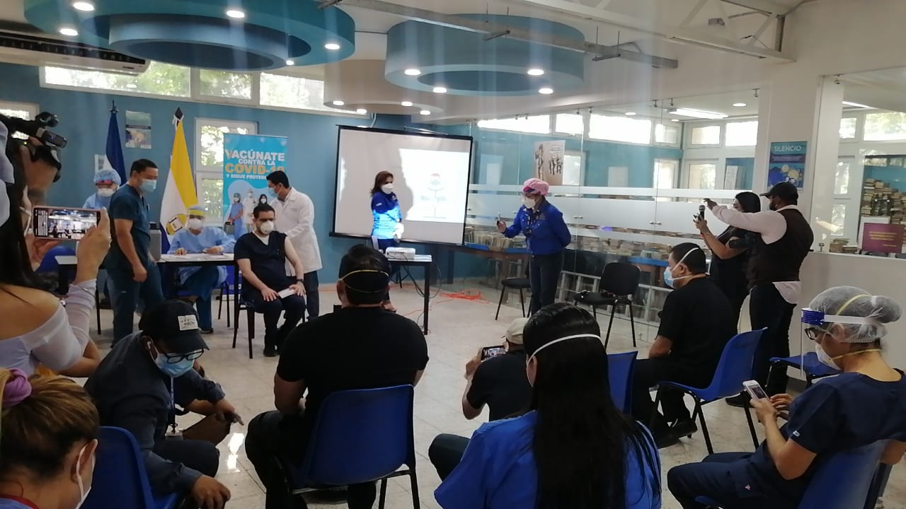 Personal de salud de SPS reciben la primera dosis de la vacuna Moderna contra la Covid-19 Personal de salud de SPS reciben la primera dosis de la vacuna Moderna contra la Covid-19