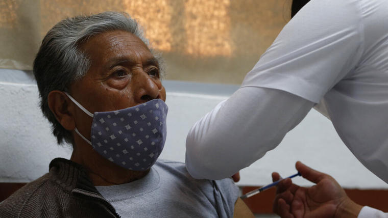 Escándalo en Brasil por falsa vacunación de adultos mayores contra la Covid-19