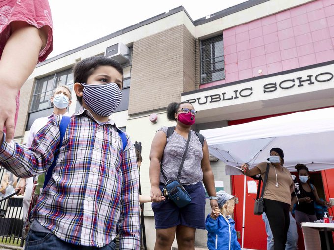 La Casa Blanca dejará en manos de los CDC la decisión de reabrir las escuelas en EEUU La Casa Blanca dejará en manos de los CDC la decisión de reabrir las escuelas en EEUU