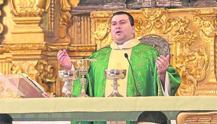 El Padre Carlo Magno lamentó que la sociedad este «postrada, enferma y empobrecida” El Padre Carlo Magno lamentó que la sociedad este «postrada, enferma y empobrecida”