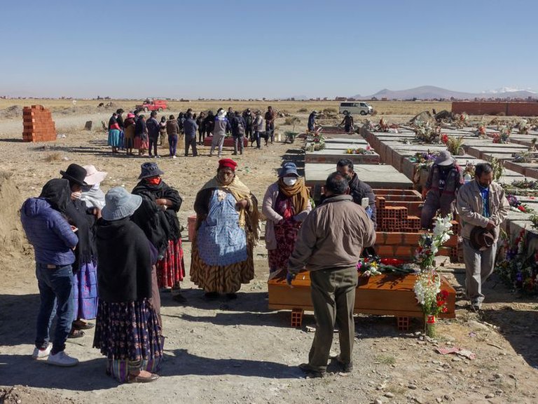 Cementerios y funerarias de Bolivia colapsaron por el aumento de muertes por Covid-19