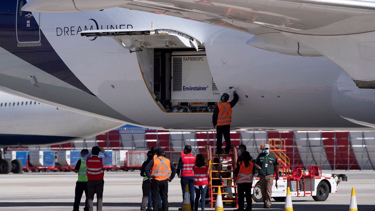 Chile recibió ya 4 millones de vacunas en su plan masivo y rápido para inmunizar a toda su población