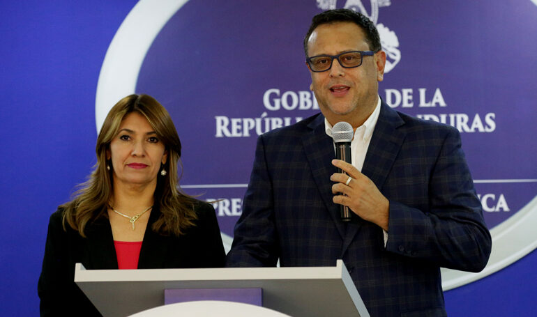 Plataforma de Salud y Educación a paro de labores el lunes para exigir «la cabeza» de ambos ministros Plataforma de Salud y Educación a paro de labores el lunes para exigir «la cabeza» de ambos ministros