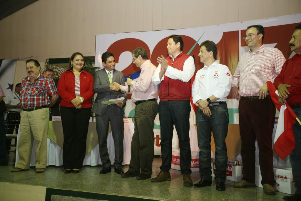 Eduardo Martell: «Con Luis Zelaya y la vieja guardia formamos una gran alianza que nos permita gobernar» Eduardo Martell: «Con Luis Zelaya y la vieja guardia formamos una gran alianza que nos permita gobernar»