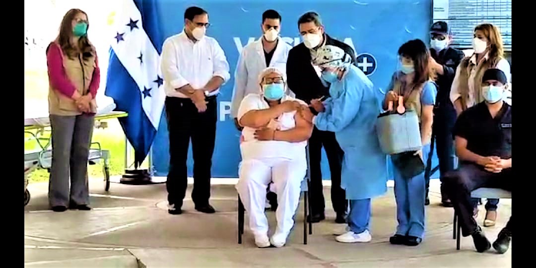 Presidente Hernández supervisa aplicación de primera dosis contra el Covid-19 Presidente Hernández supervisa aplicación de primera dosis contra el Covid-19