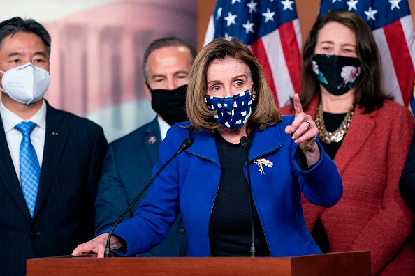 Pelosi llama «cobardes» a los republicanos por exculpar a Trump: esta y otras claves del cierre del juicio político