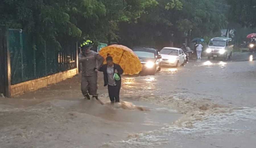 Copeco declara alerta verde por 72 horas en diez departamentos por fuetes lluvias. Copeco declara alerta verde por 72 horas en diez departamentos por fuetes lluvias.