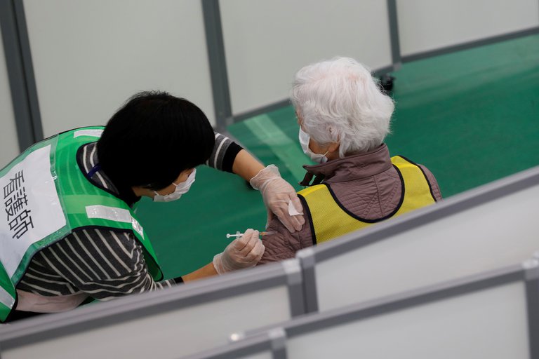 Japón aprobó la fórmula de Pfizer y comenzará la vacunación el próximo miércoles Japón aprobó la fórmula de Pfizer y comenzará la vacunación el próximo miércoles