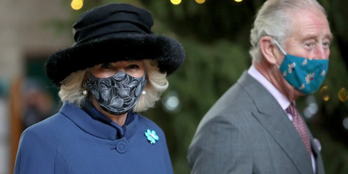 El príncipe Carlos y su esposa Camila fueron vacunados contra el coronavirus