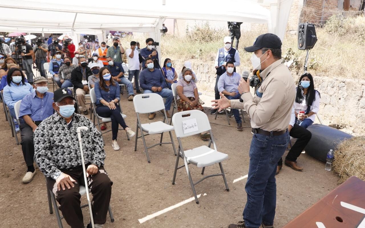 Familias de Mery Flakes reciben capital semilla, beneficios sociales y obras de infraestructura